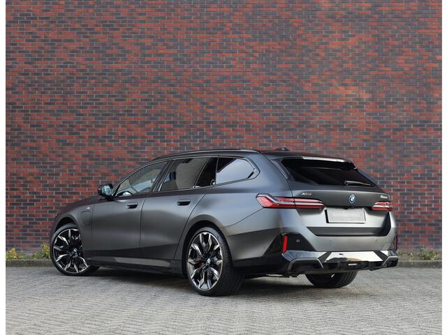 BMW 5-SERIE Touring 550e xDrive | Frozen - Pano - Trekhaak