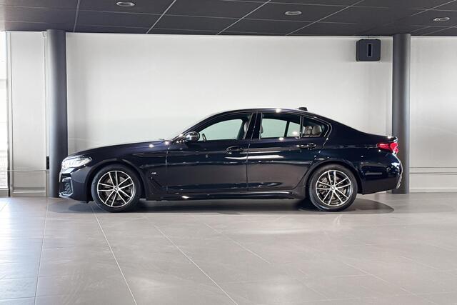 BMW 5-SERIE Sedan 520i Business Edition Plus | M Sport | Stoelverwarming | Achteruitrijcamera | Laserlight |