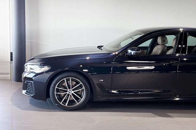 BMW 5-SERIE Sedan 520i Business Edition Plus | M Sport | Stoelverwarming | Achteruitrijcamera | Laserlight |