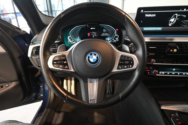 BMW 5-SERIE Touring 530e xDrive Business Edition Plus M-Pakket Panoramadak Head Up Laser-LED Adaptieve cruise Inruil Mogelijk!