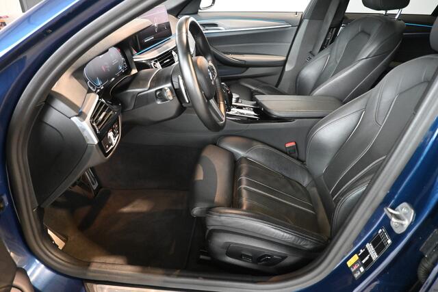 BMW 5-SERIE Touring 530e xDrive Business Edition Plus M-Pakket Panoramadak Head Up Laser-LED Adaptieve cruise Inruil Mogelijk!