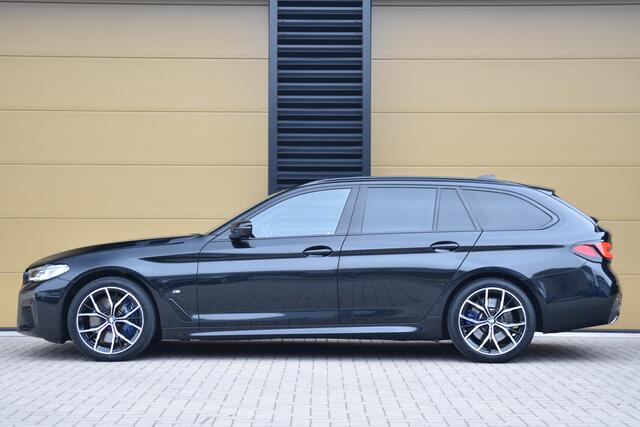 BMW 5-SERIE Touring 540i xDrive High Executive * M-Sport * Stuurverwarming * Comfortstoelen * Panoramadak * Facelift * Laser *
