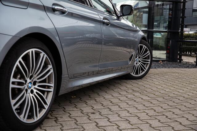 BMW 5-SERIE M550i xDrive M-Sport , 4-wielsturing, Panoramadak, Harman/Kardon, Adap. cruise,
