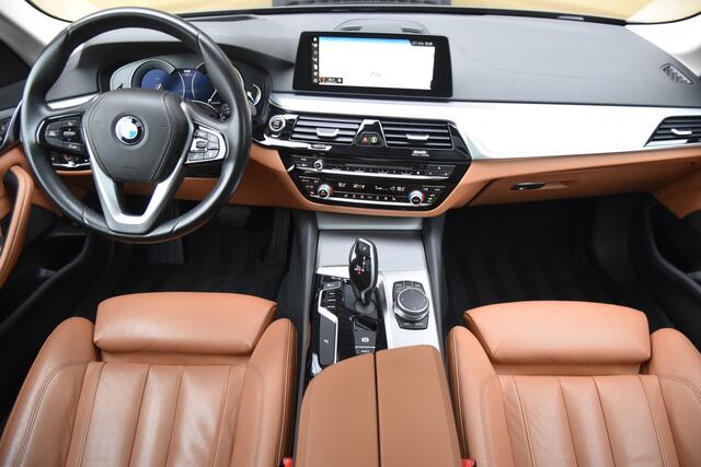 BMW 5-SERIE Touring 540i xDrive High Executive * Comfortstoelen * Head-up * Panoramadak *