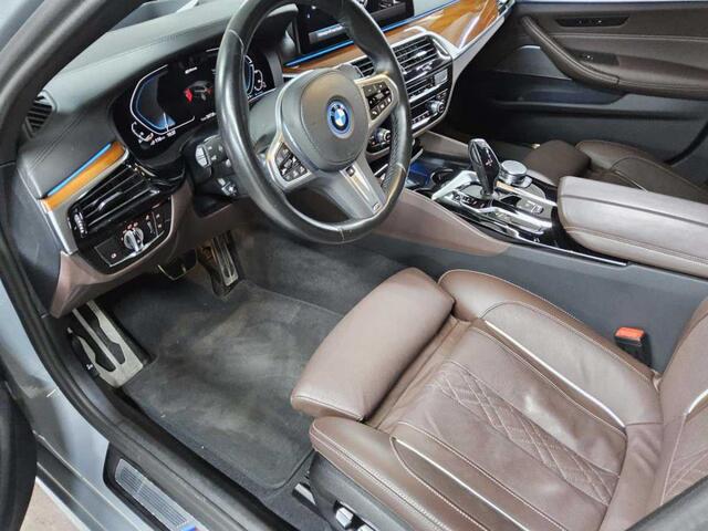 BMW 5-SERIE Touring 530e M-Sport Pro | Individual Brooklyn Grau | 19" | Ventilatie | Lederen Dash | Driving Ass. Pro | Laser | Harman Kardon