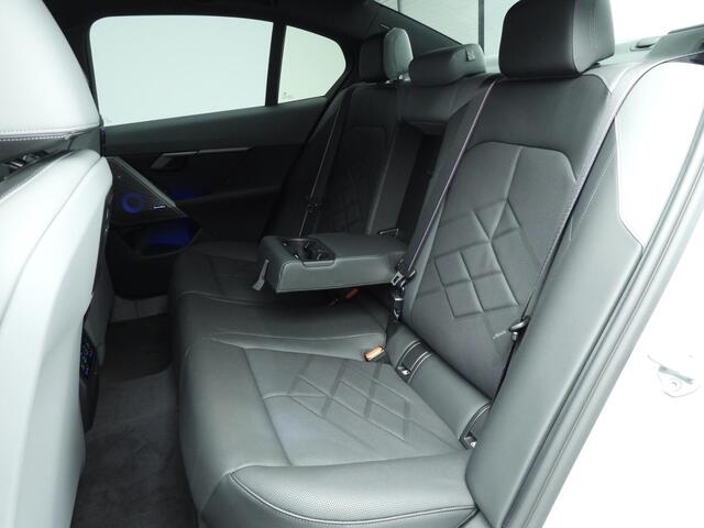 BMW 5-SERIE Sedan 520d | M-Sportpakket | LED | Leder | HUD | Trekhaak | Schuifdak | Active cruise | DAB | Bowers & Wilkins sound | Alu 21 inch | Ekris Selection