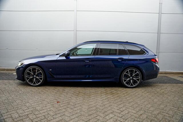 BMW 5-SERIE Touring 540d xDrive M-Sport Stoelventilatie, Panoramadak, H/K Geluidsinstallatie, Active steering, Key less Entry, Apple carPlay, Camera, Stoelverw. V+A