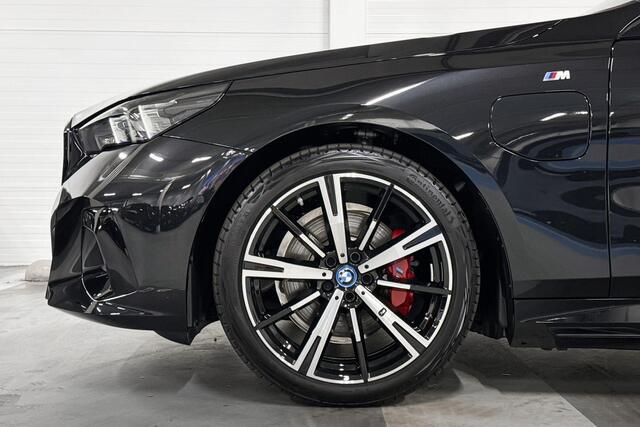 BMW 5-SERIE Sedan 530e | M-Sport Pro | Travel Pack | Innovation pack | Comfort Pack | Driving Assistant Plus | Bowers&Wilkins | Panoramadak | Comfort Access | Trekhaak
