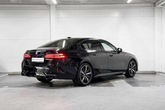 BMW 5-SERIE Sedan 530e | M-Sport Pro | Travel Pack | Innovation pack | Comfort Pack | Driving Assistant Plus | Bowers&Wilkins | Panoramadak | Comfort Access | Trekhaak