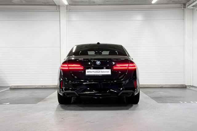 BMW 5-SERIE Sedan 530e | M-Sport Pro | Travel Pack | Innovation pack | Comfort Pack | Driving Assistant Plus | Bowers&Wilkins | Panoramadak | Comfort Access | Trekhaak