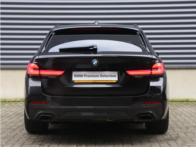 BMW 5-SERIE Touring 540i xDrive | High Executive | M Sportpakket Pro | Panodak | Trekhaak | Head-Up | M Stoelen | Entertainmentsysteem Professional achterin | Harman Kardon | Driving Assistant Prof. | Comfort Access | 20'' LMV