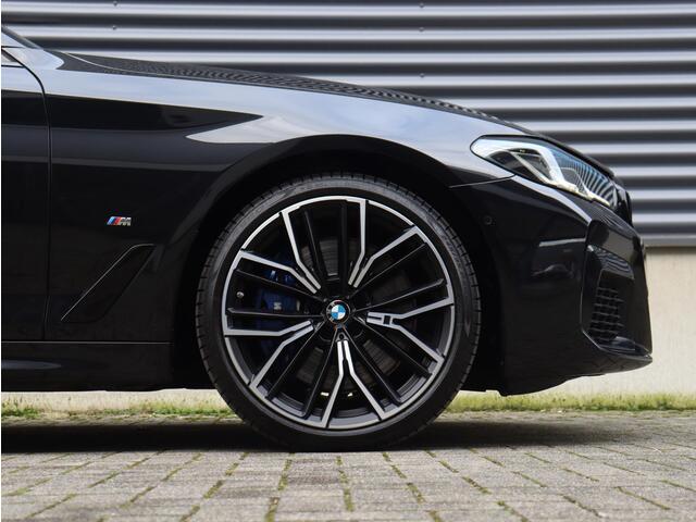 BMW 5-SERIE Touring 540i xDrive | High Executive | M Sportpakket Pro | Panodak | Trekhaak | Head-Up | M Stoelen | Entertainmentsysteem Professional achterin | Harman Kardon | Driving Assistant Prof. | Comfort Access | 20'' LMV
