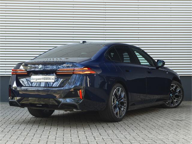 BMW 5-SERIE 530e M-Sport Pro - Pano - ACC - Harman Kardon - Head-up - Iconic Glow Exterieur