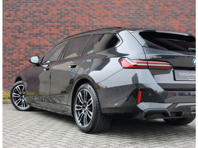 BMW 5-SERIE Touring 550e xDrive | Trekhaak - M Sport Pro - Alcantara
