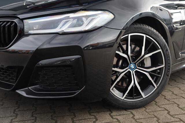 BMW 5-SERIE Touring 530e xDrive M-Sport | Pano | ACC | H/K | Memory |