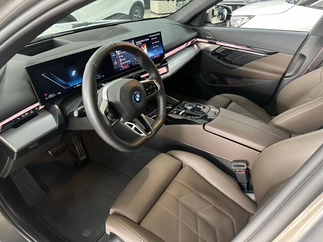 BMW 5-SERIE 530e M Sport Panorama Dak Navigatie Multimedia NL Auto NAP