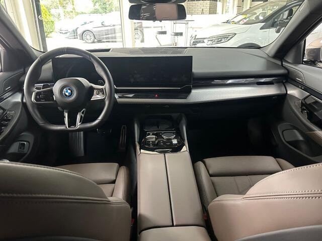 BMW 5-SERIE 530e M Sport Panorama Dak Navigatie Multimedia NL Auto NAP