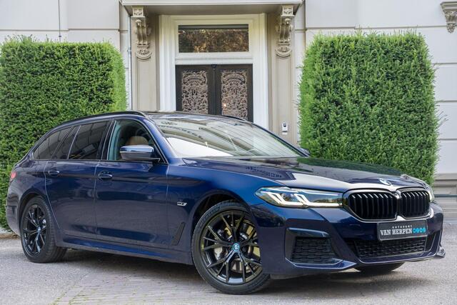 BMW 5-SERIE Touring 530e xDrive M-Sport PANO | LASER | HUD | KEYLESS | INDIVIDUAL TANSANITBLAU
