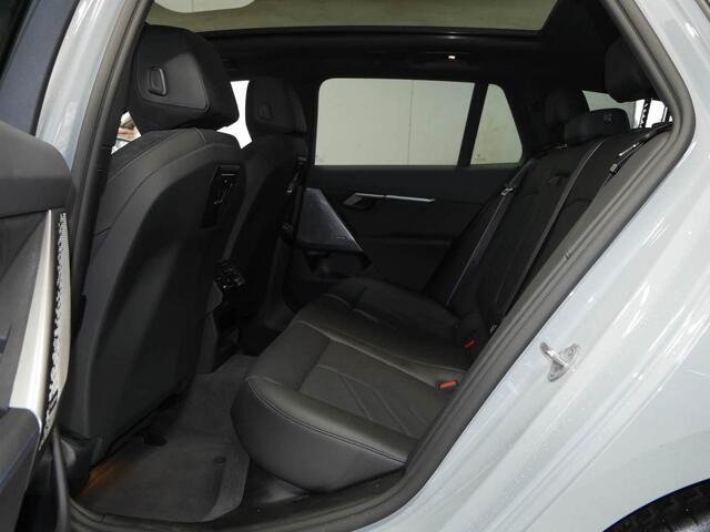 BMW 5-SERIE Touring 550e xDrive M-Sport Pro | Driving Assistant Professional | Trekhaak | Panorama | Harman Kardon