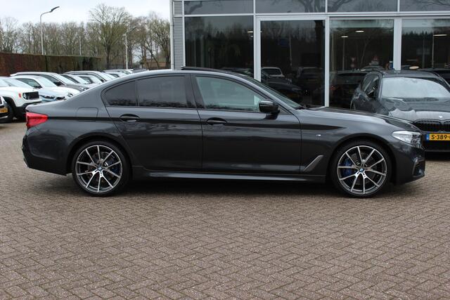 BMW 5-SERIE 540i High Exe. M Sport / Trekhaak / Schuifdak / Camera / Leder / Keyless / 20'' / Stoelventilatie+Verwarming / Stuurverwarming / Dodehoek / DAB / ACC