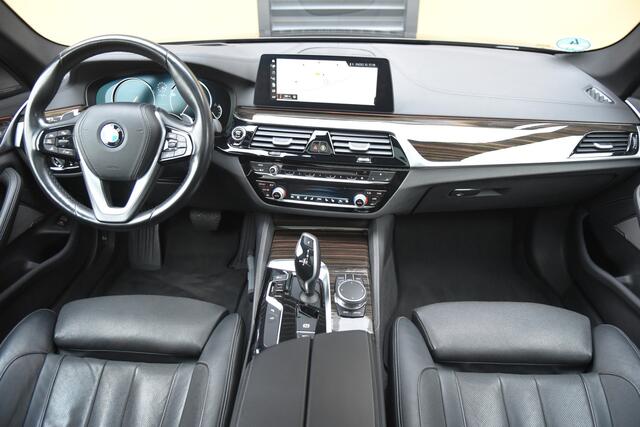 BMW 5-SERIE Touring 540i xDrive High Executive * Panoramadak * DAB * Harman/Kardon * Comfortstoelen *