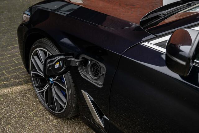 BMW 5-SERIE 545e xDrive 394pk M-Sport CoPilot Laser 15.333km !