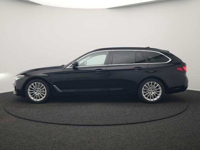 BMW 5-SERIE Touring 530e xDrive Plu In Hybrid Business Edition Plus 293pk Dealer O.H PHEV | Trekhaak af Fabriek | Adaptive Cruise | 360 Camera | M Sportstuur | Keyless | BLIS |