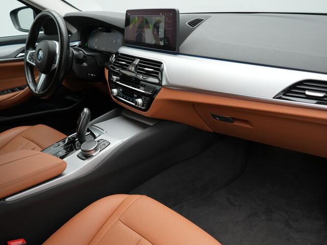 BMW 5-SERIE Touring 530e xDrive Plu In Hybrid Business Edition Plus 293pk Dealer O.H PHEV | Trekhaak af Fabriek | Adaptive Cruise | 360 Camera | M Sportstuur | Keyless | BLIS |
