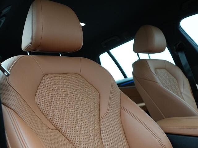 BMW 5-SERIE Touring 530e M Sport Plug in Hybrid 293pk Dealer O.H PHEV | Trekhaak af fabriek | Adaptive Cruise | 19"L.M | Lederen Sportstoelen Verwarmd | Camera & Parkassist | Apple Carplay | Sfeerverlichting |