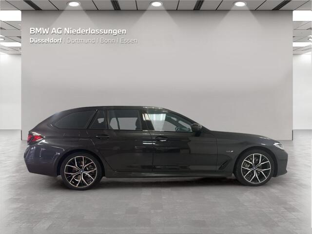 BMW 5-SERIE Touring 530e xDrive High Executive - M Sport - Full Options - Harman/Kardon Head-up . Neem contact op en we maken een afspraak!