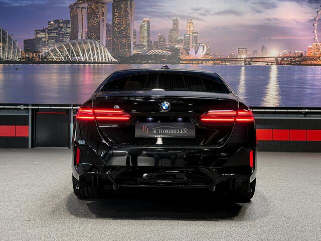 BMW 5-SERIE 520i M-Sport Pro|ShadowLine|Panorama|H/K|1e eigenaar