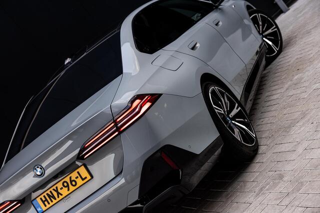 BMW 5-SERIE 530e M Sport Edition | SOH 98,1% | M-Sport | Adaptieve LED verlichting | Driving Assistant Professional | Harman/Kardon | Shadow Line | Comfort Pakket | Panoramadak | HUD | Stoelverwarming/Koeling |