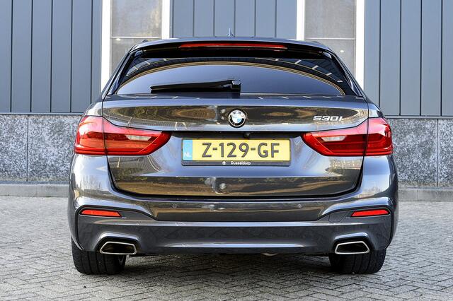 BMW 5-SERIE Touring 530i M-Sport Rijklaarprijs-Garantie Panoramadak Leder Interieur Led Head-Up Trekhaak