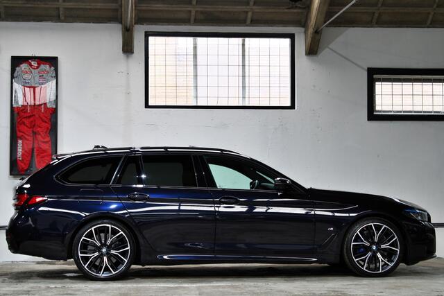 BMW 5-SERIE Touring 530i High Executive | M-Sport | 20 inch | Adapt. cruise control| Trekhaak | NL auto | 1e eigenaar | BTW |