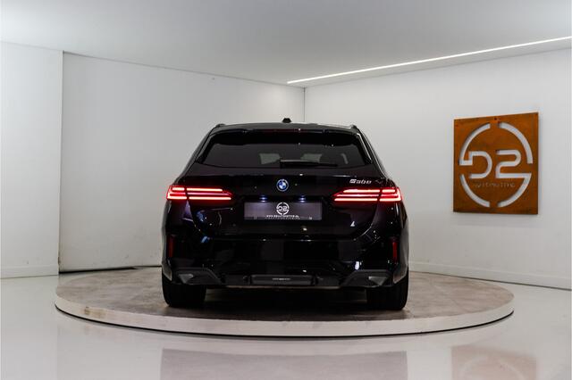 BMW 5-SERIE Touring 530e High Executive M Sport 300PK | Pano | H/K | Sfeer | Driving Ass. Pro | Fabrieksgarantie