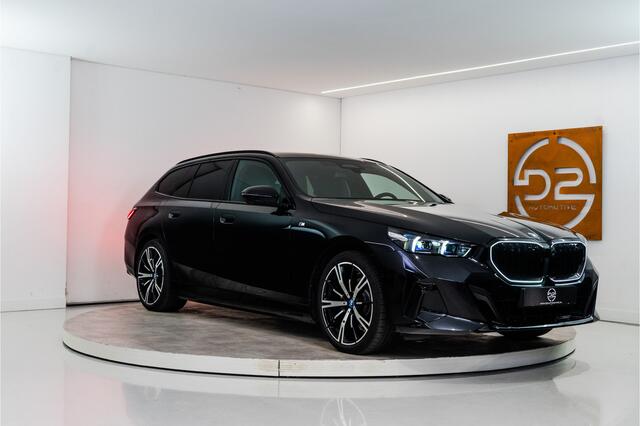 BMW 5-SERIE Touring 530e High Executive M Sport 300PK | Pano | H/K | Sfeer | Driving Ass. Pro | Fabrieksgarantie