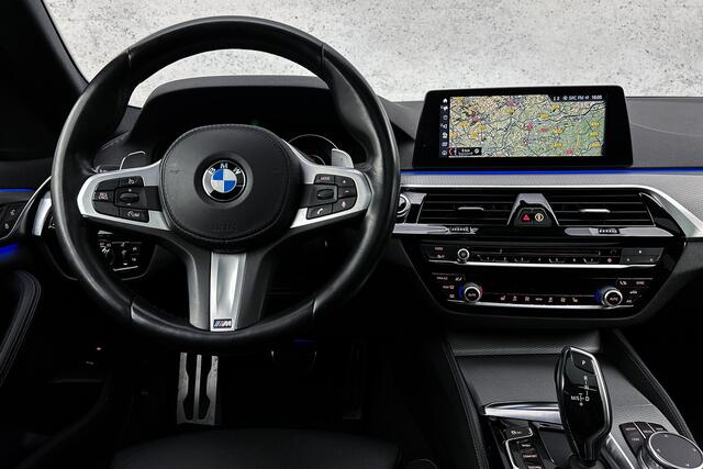 BMW 5-SERIE 530e iPerformance M-sport | Leder | Stoelverwarming | Panoramadak
