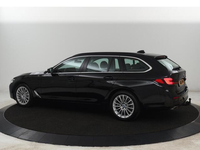 BMW 5-SERIE 530e Executive | Leder | Trekhaak | Stoelverwarming | Live Cockpit | Carplay | Achterbankverwarming | Navigatie | Parkeerhulp |