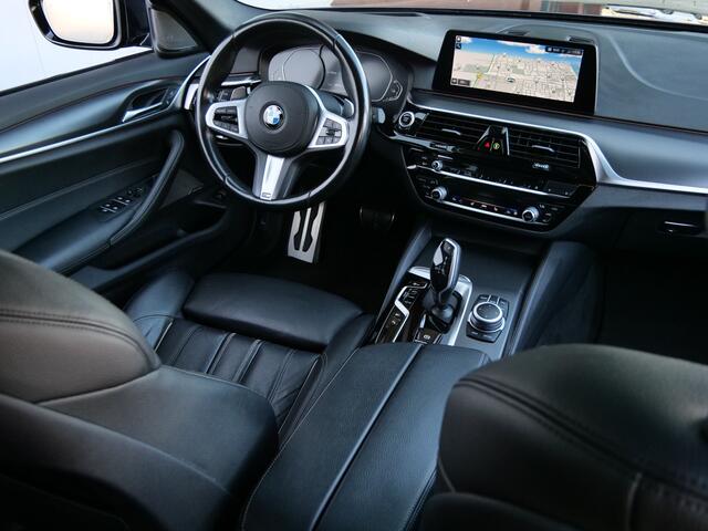 BMW 5-SERIE Touring 530e High Executive 292 Pk Automaat Leer / Navi / DAB / Apple Carplay / Camera / Laser LED / M-pakket