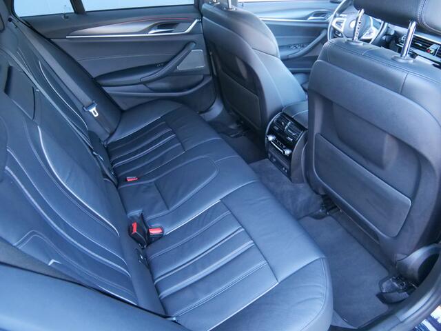 BMW 5-SERIE Touring 530e High Executive 292 Pk Automaat Leer / Navi / DAB / Apple Carplay / Camera / Laser LED / M-pakket