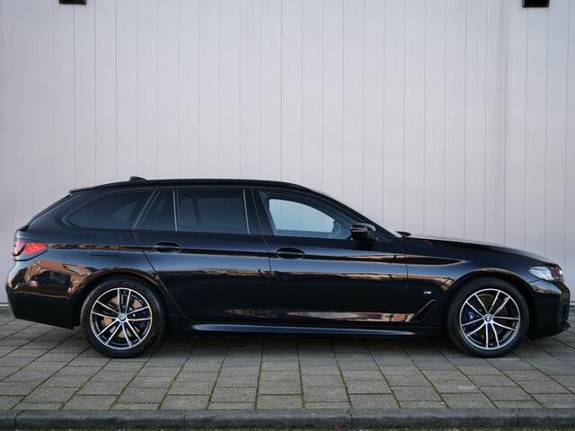 BMW 5-SERIE Touring 530e High Executive 292 Pk Automaat Leer / Navi / DAB / Apple Carplay / Camera / Laser LED / M-pakket