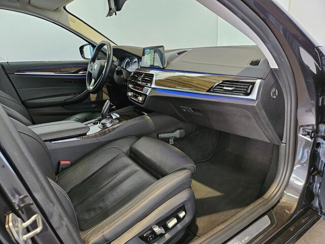 BMW 5-SERIE 530i High Executive / Luxury Line / Camera / NL Auto