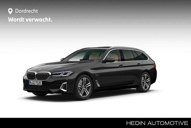 BMW 5-SERIE Touring 520e High Executive | Panorama | Luxury Line | Camera | Laserlight |