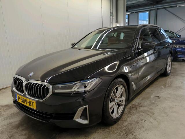 BMW 5-SERIE Touring 520e High Executive | Panorama | Luxury Line | Camera | Laserlight |