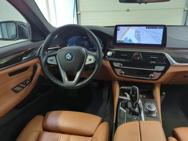BMW 5-SERIE Touring 520e High Executive | Panorama | Luxury Line | Camera | Laserlight |