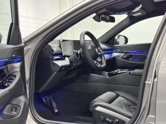 BMW 5-SERIE Sedan 520i | M-Sport | Travel Pack | Comfort Pack | Driving Assistant | Harman/Kardon | Panoramadak | Comfort Access |