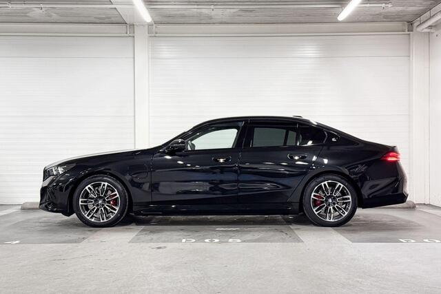 BMW 5-SERIE Sedan 530e | M-Sport Pro | Travel Pack | Innovation Pack | Comfort Pack | Driving Assistant Plus | Harman/Kardon | Panoramadak | Comfort Access