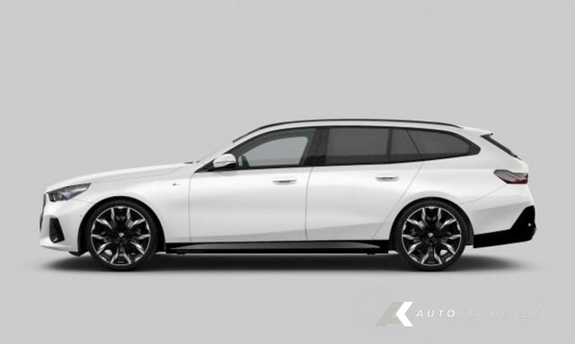 BMW 5-SERIE 520i M Sport | Panorama | Bowers & Wilkins | Head-Up | 360° | 21 Inch | Driving Ass. Plus | Trekhaak |