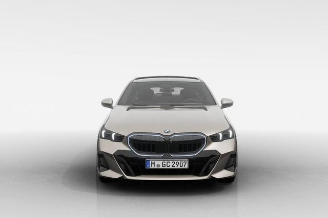 BMW 5-SERIE Touring 520i | M Sport Pro | Innovation Pack | Travel Pack | Comfort Pack | Trekhaak