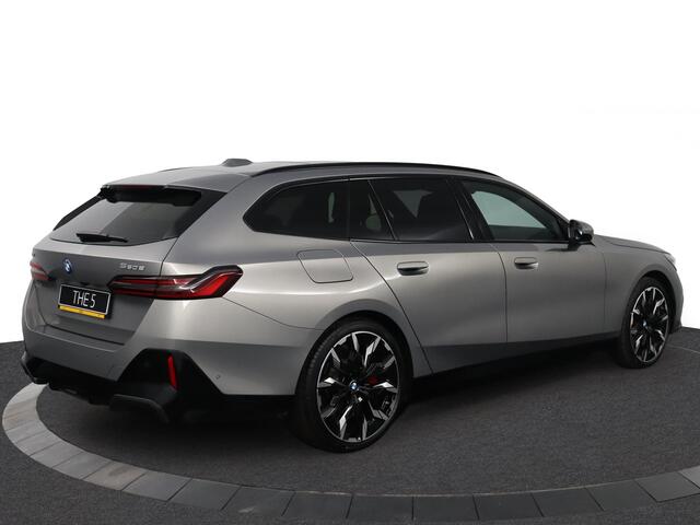 BMW 5-SERIE Touring 550e xDrive | M Sportpakket Pro | Innovation Pack | Travel Pack | Comfort Pack | Panoramadak